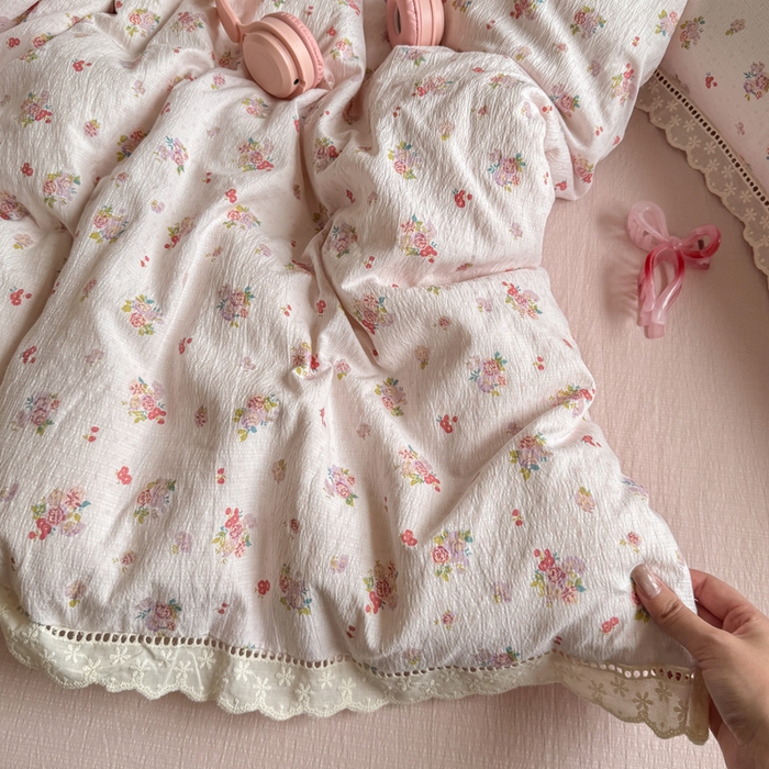 91家纺网 家纺一手货源 找家纺 Mata蔓塔家 2025新款云感双层纱全棉镂空花边四件套 梦疏花影