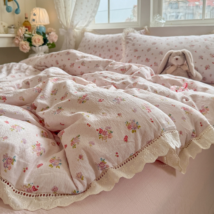 91家纺网 家纺一手货源 找家纺 Mata蔓塔家 2025新款云感双层纱全棉镂空花边四件套 梦疏花影