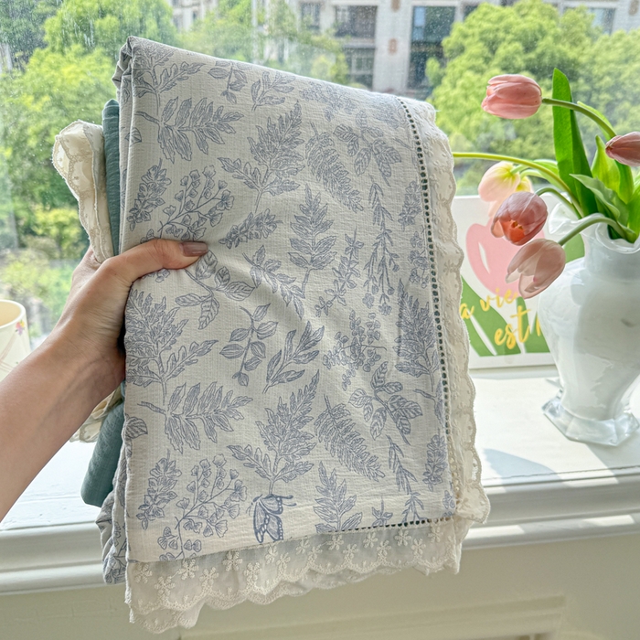 91家纺网 家纺一手货源 找家纺 Mata蔓塔家 2025新款云感双层纱全棉镂空花边四件套 青花瓷