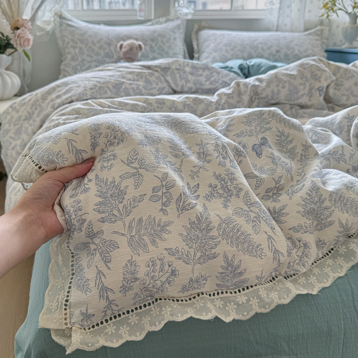 91家纺网 家纺一手货源 找家纺 Mata蔓塔家 2025新款云感双层纱全棉镂空花边四件套 青花瓷