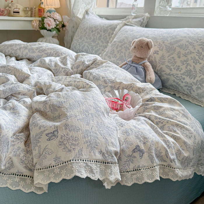 91家纺网 家纺一手货源 找家纺 Mata蔓塔家 2025新款云感双层纱全棉镂空花边四件套 青花瓷