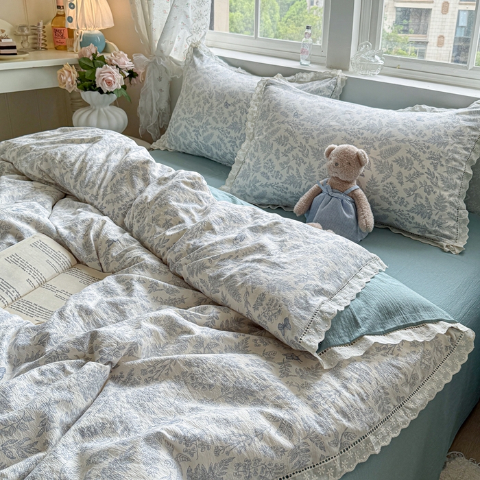 91家纺网 家纺一手货源 找家纺 Mata蔓塔家 2025新款云感双层纱全棉镂空花边四件套 青花瓷