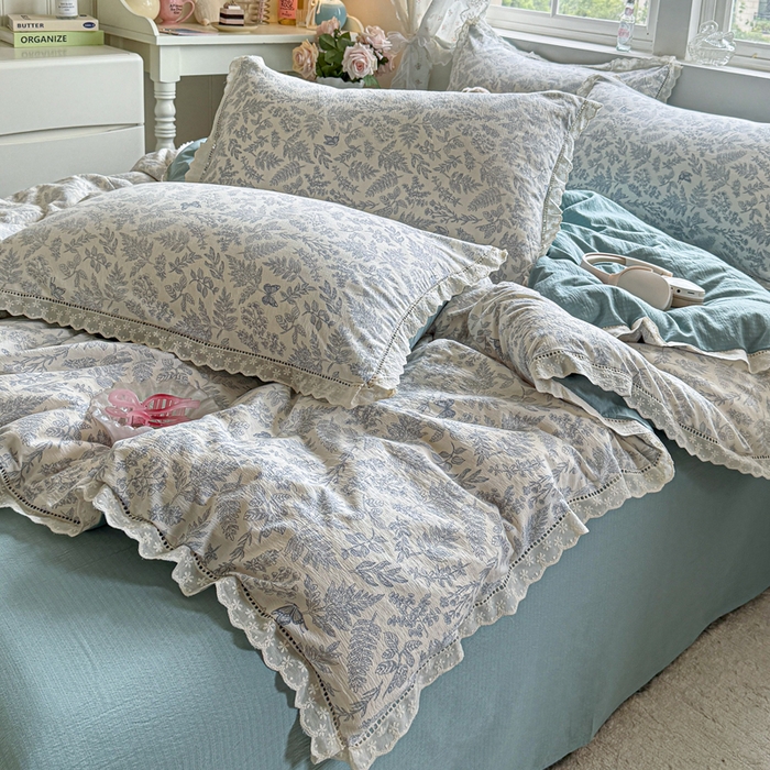 91家纺网 家纺一手货源 找家纺 Mata蔓塔家 2025新款云感双层纱全棉镂空花边四件套 青花瓷