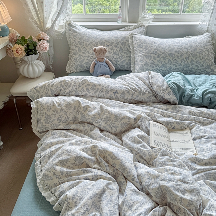 91家纺网 家纺一手货源 找家纺 Mata蔓塔家 2025新款云感双层纱全棉镂空花边四件套 青花瓷