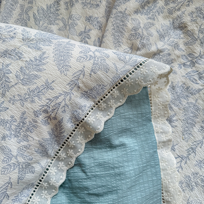91家纺网 家纺一手货源 找家纺 Mata蔓塔家 2025新款云感双层纱全棉镂空花边四件套 青花瓷