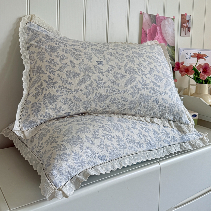 91家纺网 家纺一手货源 找家纺 Mata蔓塔家 2025新款云感双层纱全棉镂空花边四件套 青花瓷