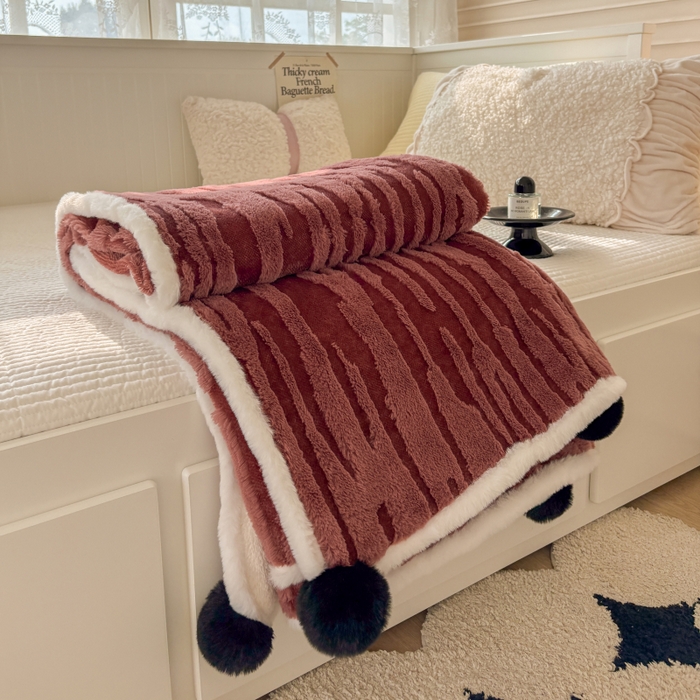 91家纺网 家纺一手货源 找家纺 （总）潮邦创意家居2025新款全新升级阳离子提花兔毛球毯-雪兔波纹系列