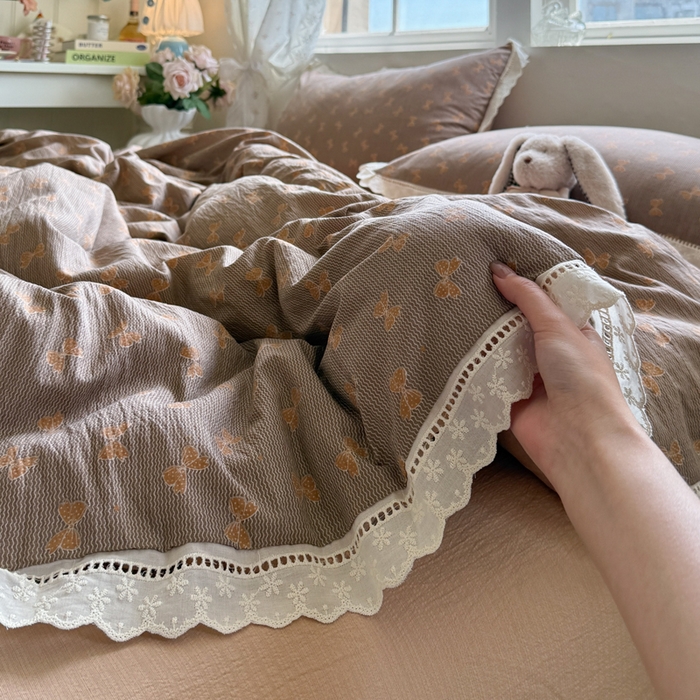 91家纺网 家纺一手货源 找家纺 Mata蔓塔家 2025新款云感双层纱全棉镂空花边四件套 肉桂