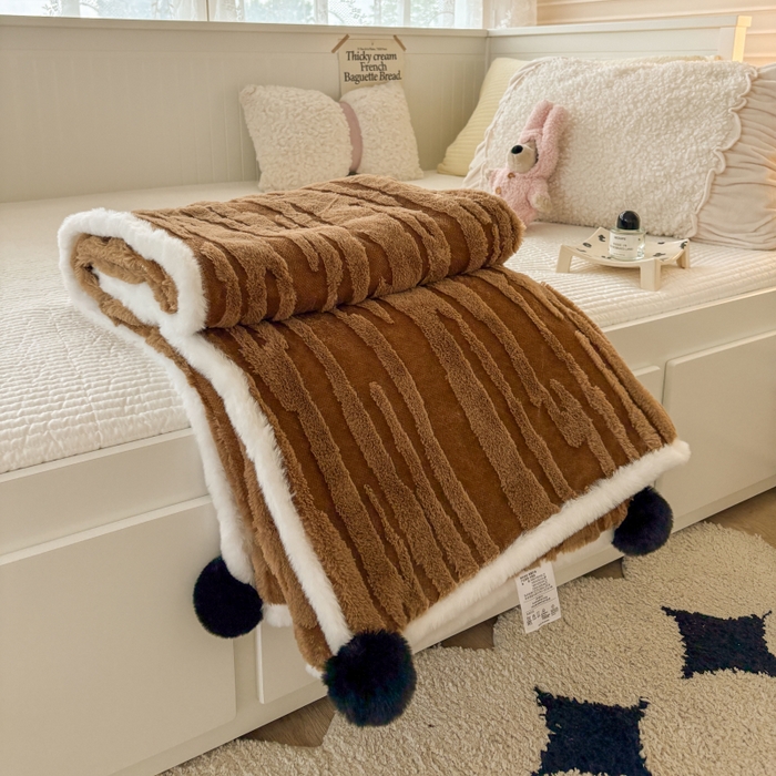 91家纺网 家纺一手货源 找家纺 潮邦创意家居2025新款全新升级阳离子提花兔毛球毯-雪兔波纹系列 雪兔波纹-烟绒棕