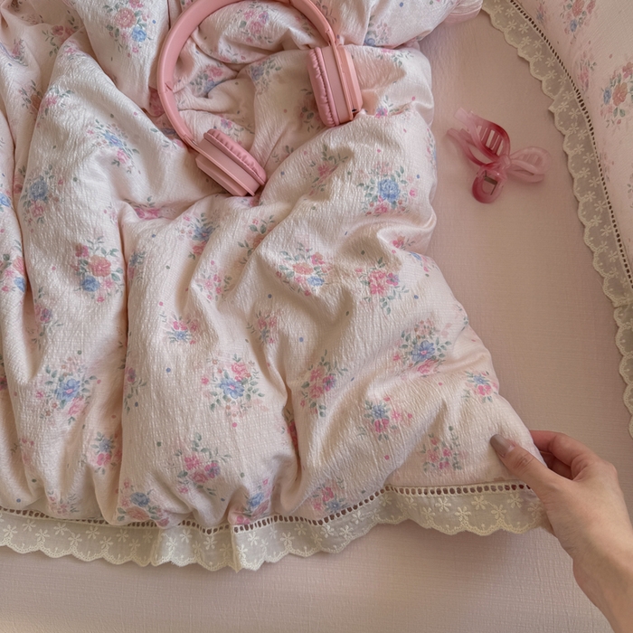 91家纺网 家纺一手货源 找家纺 Mata蔓塔家 2025新款云感双层纱全棉镂空花边四件套 颂歌