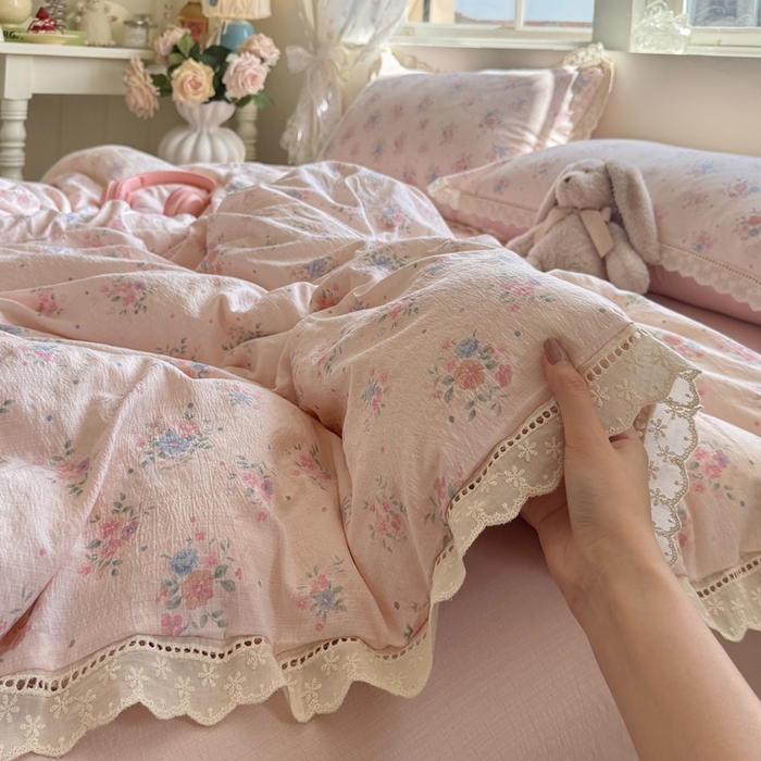 91家纺网 家纺一手货源 找家纺 Mata蔓塔家 2025新款云感双层纱全棉镂空花边四件套 颂歌