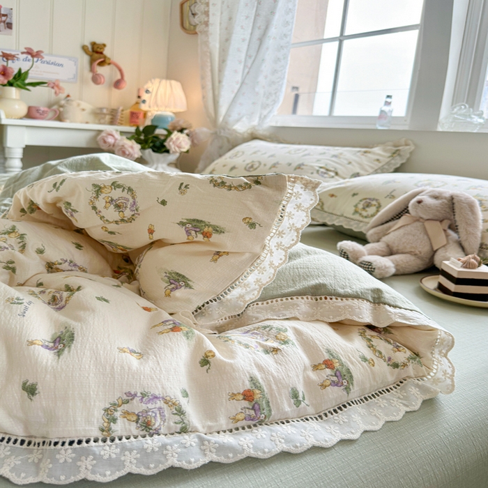 91家纺网 家纺一手货源 找家纺 Mata蔓塔家 2025新款云感双层纱全棉镂空花边四件套 兔子琴曲