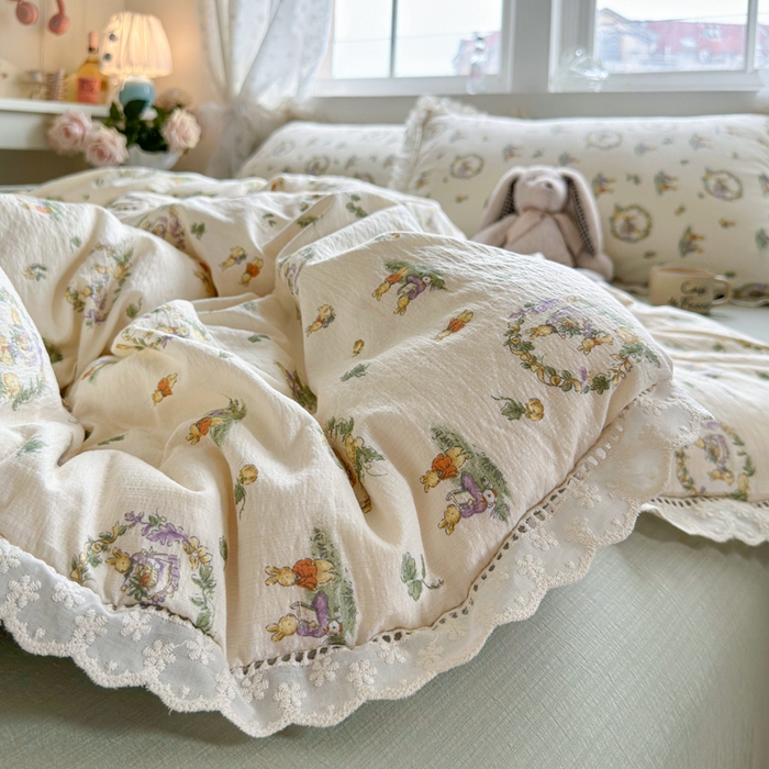 91家纺网 家纺一手货源 找家纺 Mata蔓塔家 2025新款云感双层纱全棉镂空花边四件套 兔子琴曲