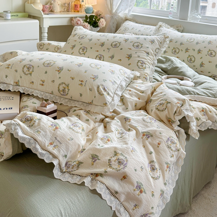 91家纺网 家纺一手货源 找家纺 Mata蔓塔家 2025新款云感双层纱全棉镂空花边四件套 兔子琴曲