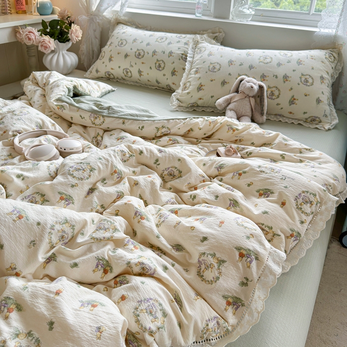 91家纺网 家纺一手货源 找家纺 Mata蔓塔家 2025新款云感双层纱全棉镂空花边四件套 兔子琴曲