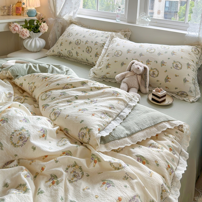 91家纺网 家纺一手货源 找家纺 Mata蔓塔家 2025新款云感双层纱全棉镂空花边四件套 兔子琴曲