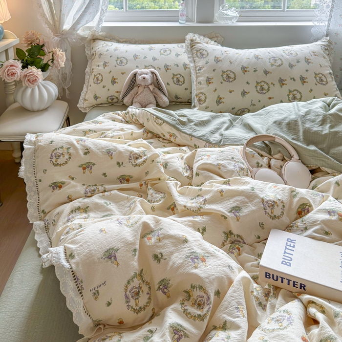 91家纺网 家纺一手货源 找家纺 Mata蔓塔家 2025新款云感双层纱全棉镂空花边四件套 兔子琴曲