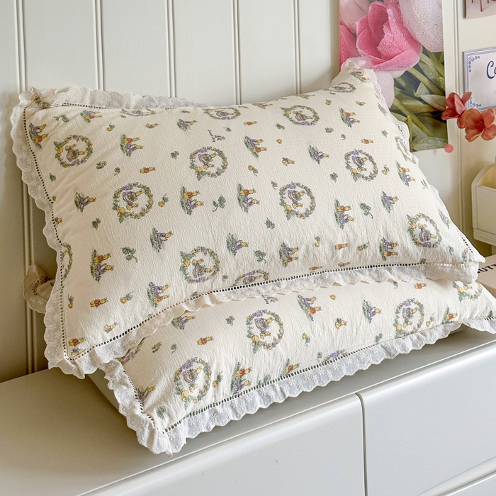 91家纺网 家纺一手货源 找家纺 Mata蔓塔家 2025新款云感双层纱全棉镂空花边四件套 兔子琴曲