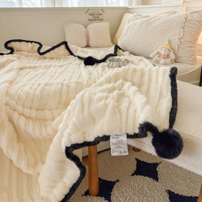 91家纺网 家纺一手货源 找家纺 潮邦创意家居2025新款全新升级阳离子提花兔毛球毯-雪兔波纹系列 雪兔波纹-雾绒白