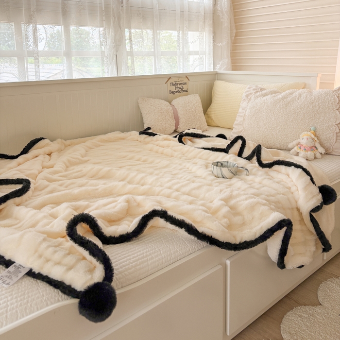 91家纺网 家纺一手货源 找家纺 潮邦创意家居2025新款全新升级阳离子提花兔毛球毯-雪兔波纹系列 雪兔波纹-雾绒白