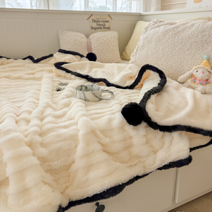 91家纺网 家纺一手货源 找家纺 潮邦创意家居2025新款全新升级阳离子提花兔毛球毯-雪兔波纹系列 雪兔波纹-雾绒白