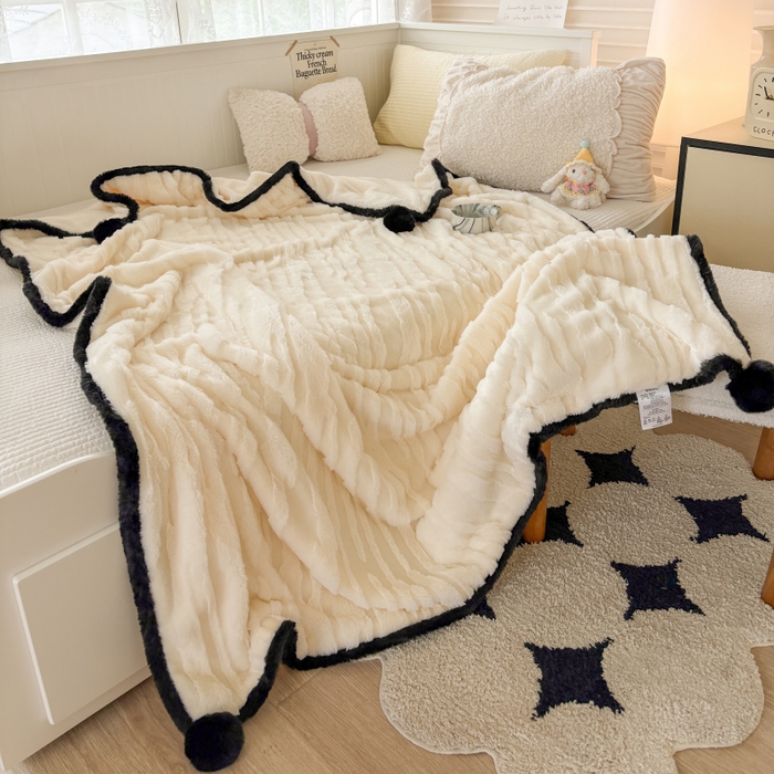 91家纺网 家纺一手货源 找家纺 潮邦创意家居2025新款全新升级阳离子提花兔毛球毯-雪兔波纹系列 雪兔波纹-雾绒白