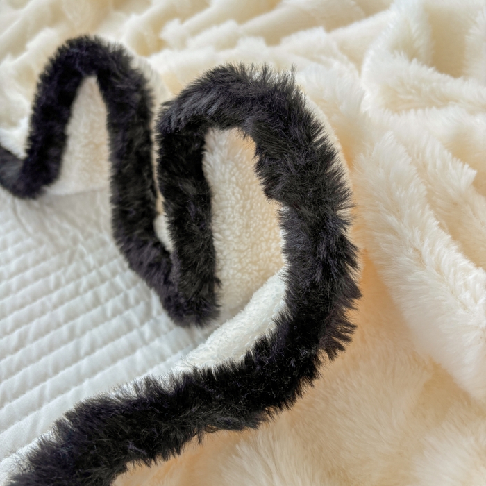 91家纺网 家纺一手货源 找家纺 潮邦创意家居2025新款全新升级阳离子提花兔毛球毯-雪兔波纹系列 雪兔波纹-雾绒白