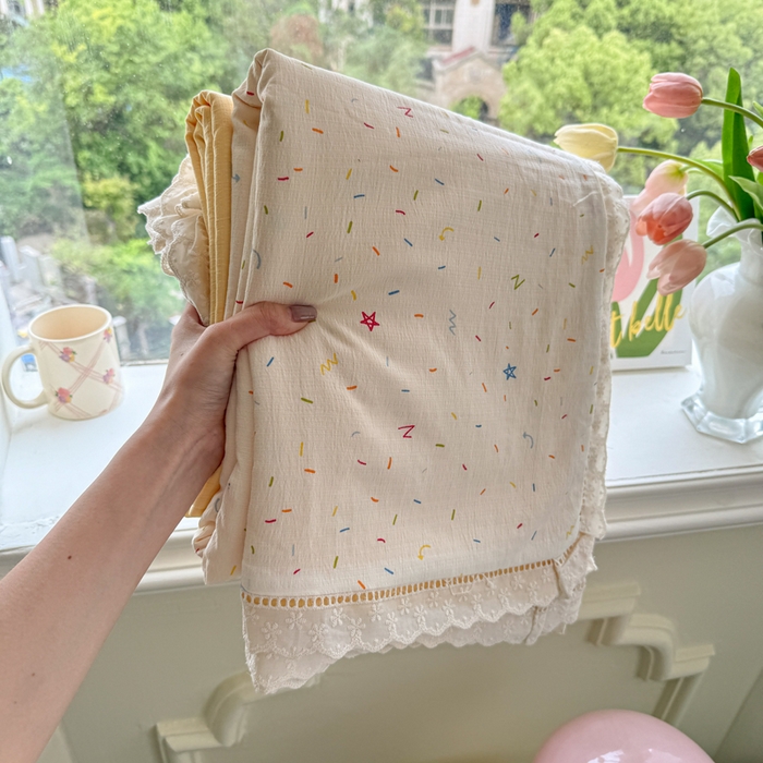 91家纺网 家纺一手货源 找家纺 Mata蔓塔家 2025新款云感双层纱全棉镂空花边四件套 小彩糖