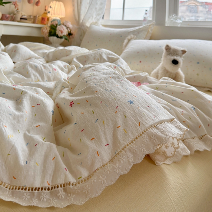 91家纺网 家纺一手货源 找家纺 Mata蔓塔家 2025新款云感双层纱全棉镂空花边四件套 小彩糖