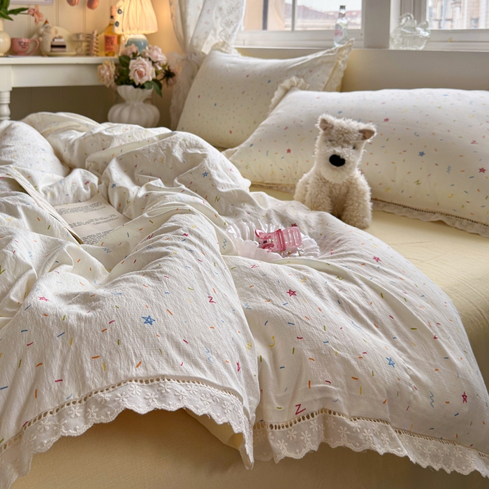 91家纺网 家纺一手货源 找家纺 Mata蔓塔家 2025新款云感双层纱全棉镂空花边四件套 小彩糖