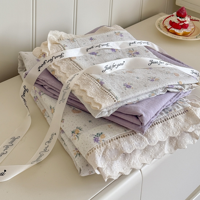 91家纺网 家纺一手货源 找家纺 Mata蔓塔家 2025新款云感双层纱全棉镂空花边四件套 紫蝴蝶