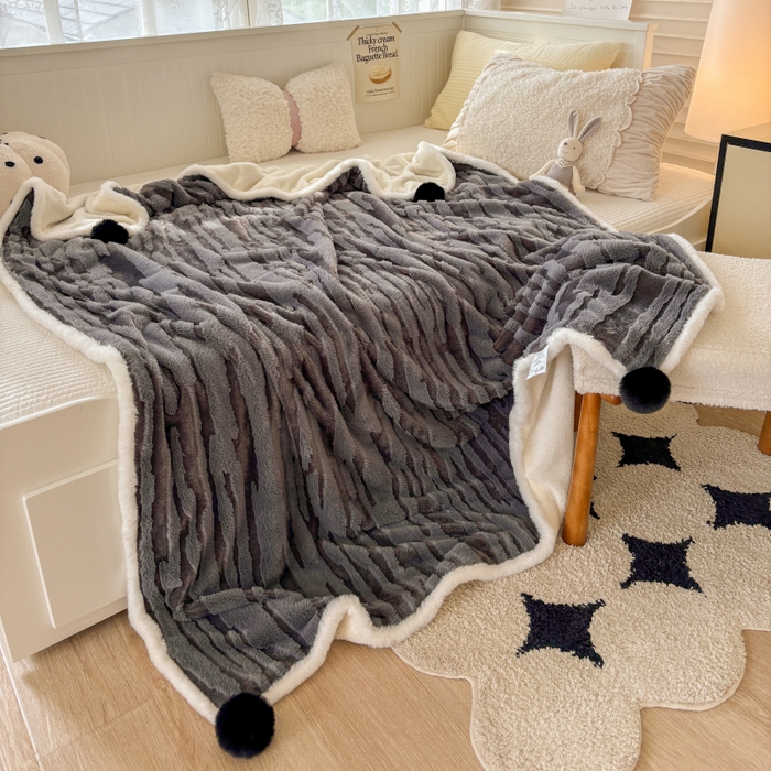 91家纺网 家纺一手货源 找家纺 潮邦创意家居2025新款全新升级阳离子提花兔毛球毯-雪兔波纹系列 雪兔波纹-墨分灰