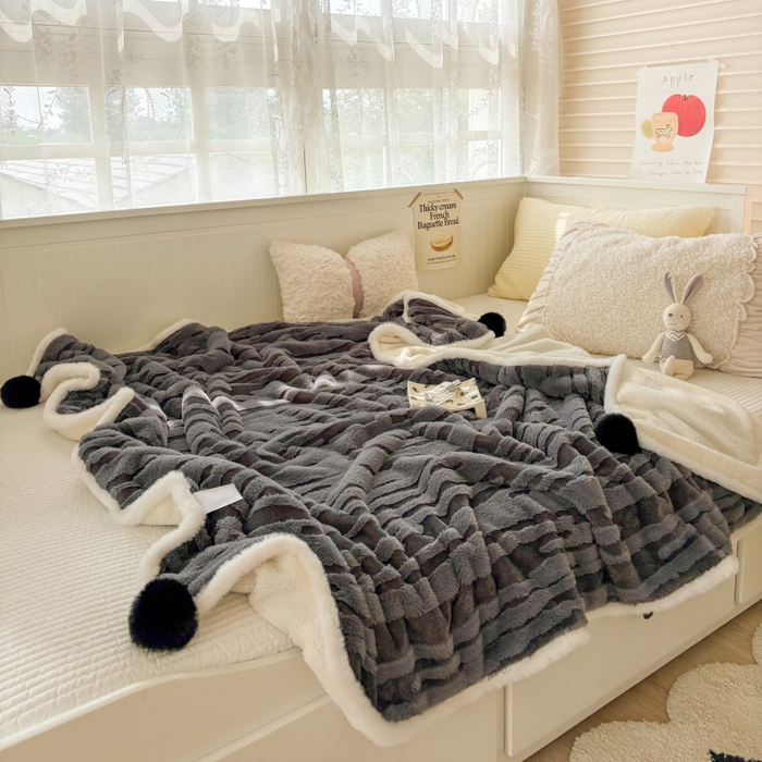 91家纺网 家纺一手货源 找家纺 潮邦创意家居2025新款全新升级阳离子提花兔毛球毯-雪兔波纹系列 雪兔波纹-墨分灰