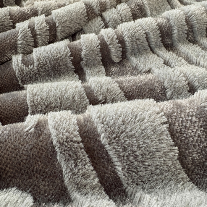 91家纺网 家纺一手货源 找家纺 潮邦创意家居2025新款全新升级阳离子提花兔毛球毯-雪兔波纹系列 雪兔波纹-墨分灰