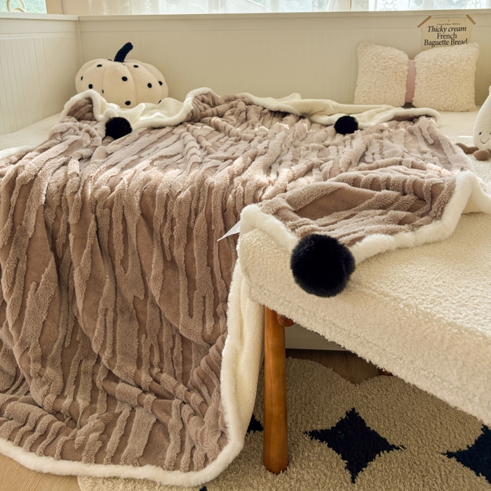 91家纺网 家纺一手货源 找家纺 潮邦创意家居2025新款全新升级阳离子提花兔毛球毯-雪兔波纹系列 雪兔波纹-浅焙咖