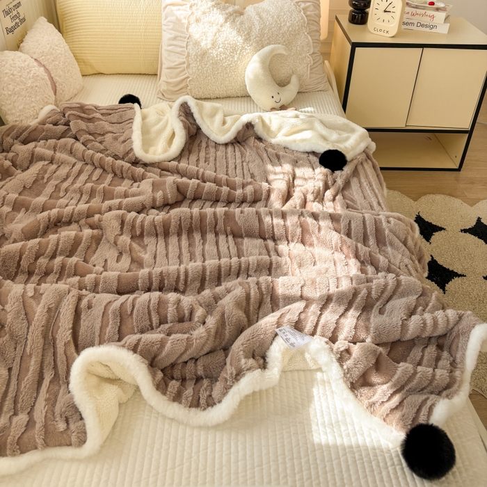 91家纺网 家纺一手货源 找家纺 潮邦创意家居2025新款全新升级阳离子提花兔毛球毯-雪兔波纹系列 雪兔波纹-浅焙咖