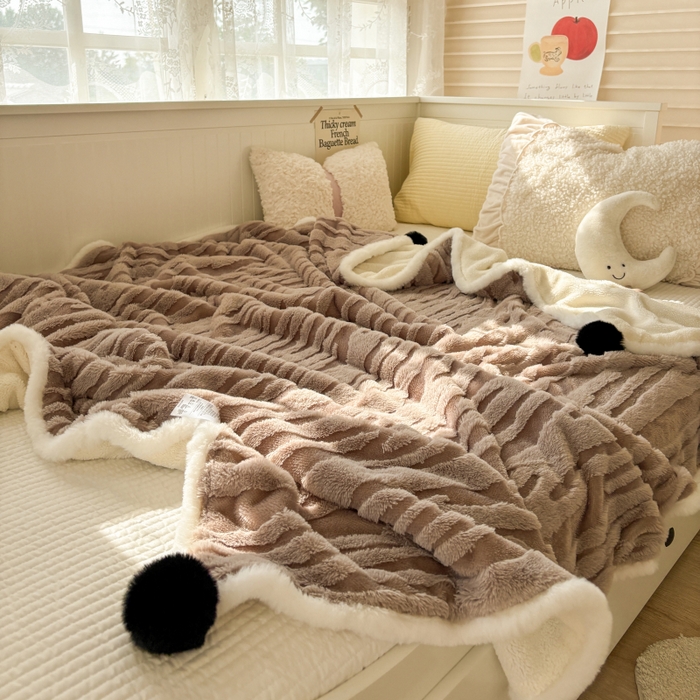 91家纺网 家纺一手货源 找家纺 潮邦创意家居2025新款全新升级阳离子提花兔毛球毯-雪兔波纹系列 雪兔波纹-浅焙咖