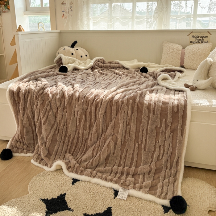 91家纺网 家纺一手货源 找家纺 潮邦创意家居2025新款全新升级阳离子提花兔毛球毯-雪兔波纹系列 雪兔波纹-浅焙咖