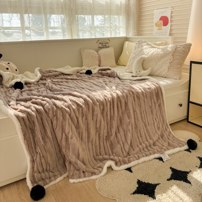91家纺网 家纺一手货源 找家纺 潮邦创意家居2025新款全新升级阳离子提花兔毛球毯-雪兔波纹系列 雪兔波纹-浅焙咖
