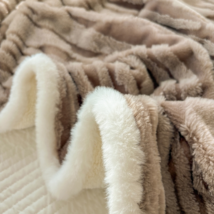 91家纺网 家纺一手货源 找家纺 潮邦创意家居2025新款全新升级阳离子提花兔毛球毯-雪兔波纹系列 雪兔波纹-浅焙咖