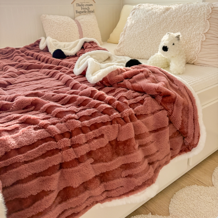 91家纺网 家纺一手货源 找家纺 潮邦创意家居2025新款全新升级阳离子提花兔毛球毯-雪兔波纹系列 雪兔波纹-绒焰红