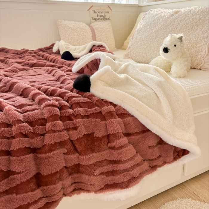 91家纺网 家纺一手货源 找家纺 潮邦创意家居2025新款全新升级阳离子提花兔毛球毯-雪兔波纹系列 雪兔波纹-绒焰红