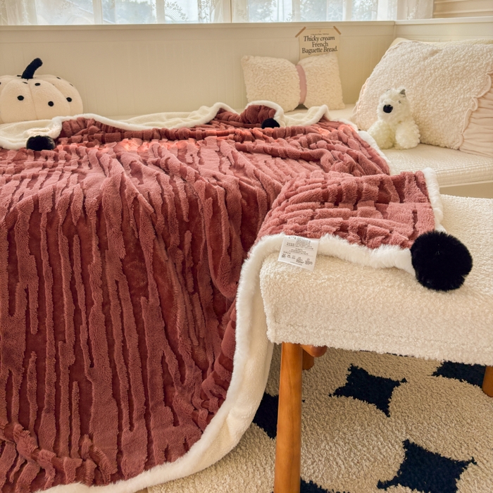 91家纺网 家纺一手货源 找家纺 潮邦创意家居2025新款全新升级阳离子提花兔毛球毯-雪兔波纹系列 雪兔波纹-绒焰红