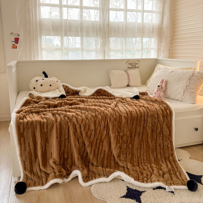 91家纺网 家纺一手货源 找家纺 潮邦创意家居2025新款全新升级阳离子提花兔毛球毯-雪兔波纹系列 雪兔波纹-烟绒棕