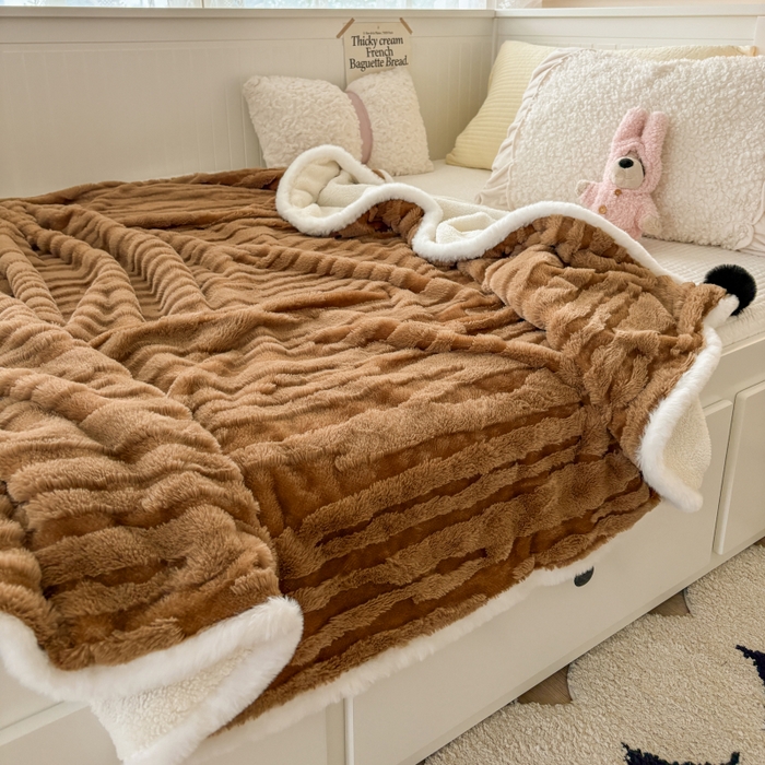 91家纺网 家纺一手货源 找家纺 潮邦创意家居2025新款全新升级阳离子提花兔毛球毯-雪兔波纹系列 雪兔波纹-烟绒棕