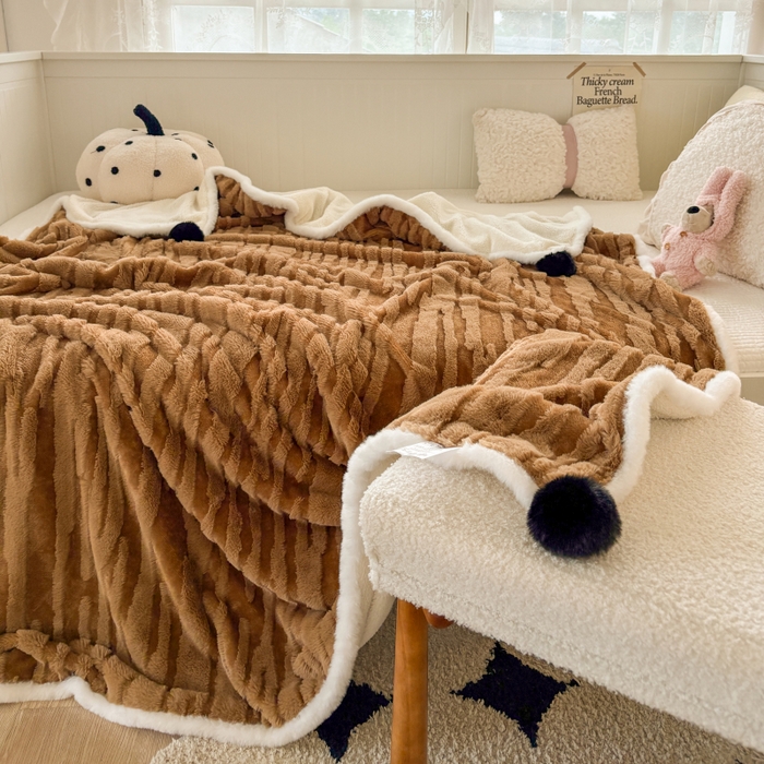 91家纺网 家纺一手货源 找家纺 潮邦创意家居2025新款全新升级阳离子提花兔毛球毯-雪兔波纹系列 雪兔波纹-烟绒棕