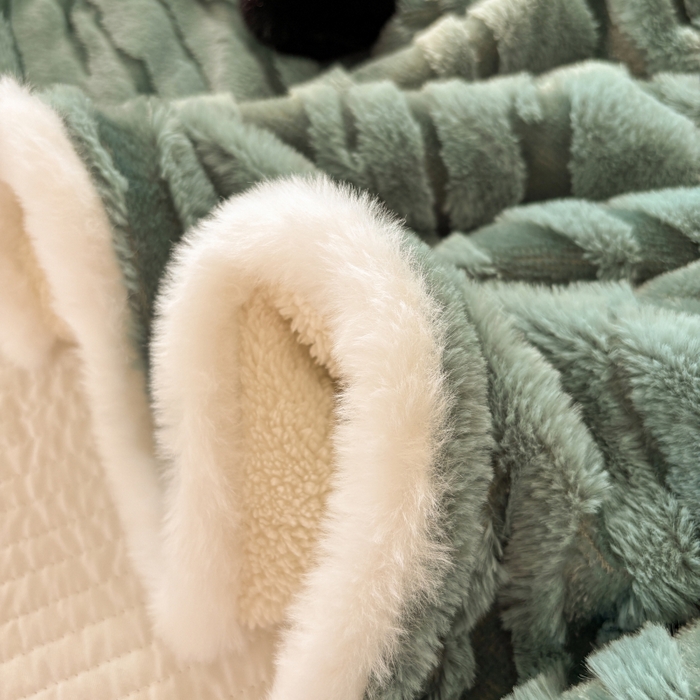 91家纺网 家纺一手货源 找家纺 潮邦创意家居2025新款全新升级阳离子提花兔毛球毯-雪兔波纹系列 雪兔波纹-朱弦绿