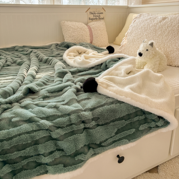 91家纺网 家纺一手货源 找家纺 潮邦创意家居2025新款全新升级阳离子提花兔毛球毯-雪兔波纹系列 雪兔波纹-朱弦绿