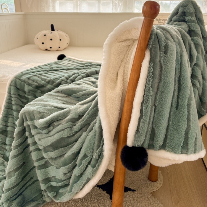 91家纺网 家纺一手货源 找家纺 潮邦创意家居2025新款全新升级阳离子提花兔毛球毯-雪兔波纹系列 雪兔波纹-朱弦绿