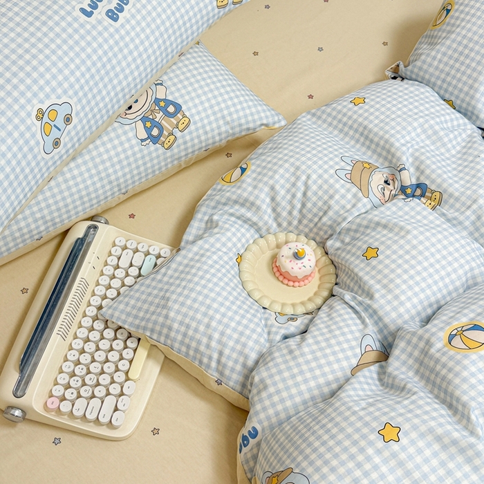 91家纺网 家纺一手货源 找家纺 呗旺鹿 2025新款40s全棉纯棉卡通大眼娃娃甜酷风四件套 小汽车大眼娃娃